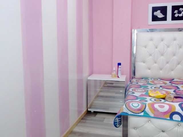 Live sex webcam photo for xPrettyhellen #254643598