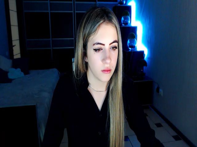 Live sex webcam photo for LannaBlue #253870737