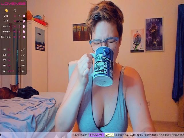 Live sex webcam photo for EllenRipley18 #262614099