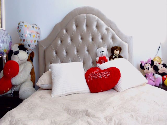 Live sex webcam photo for Sofiaprada1 #254977732