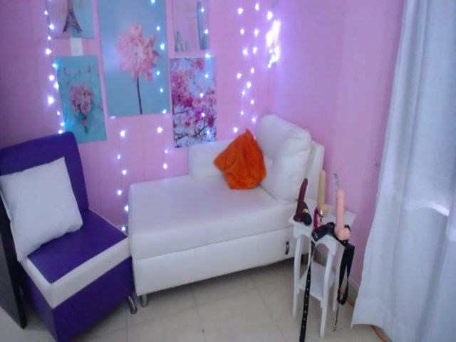 Live sex webcam photo for Lunita_start #254258692