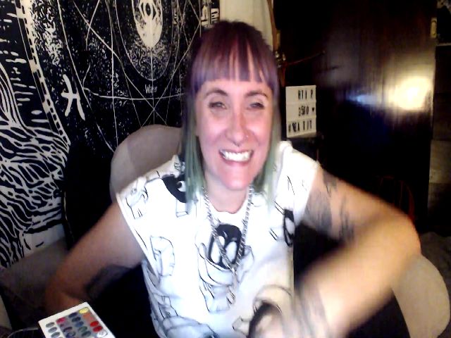 Live sex webcam photo for axehallow #264082372