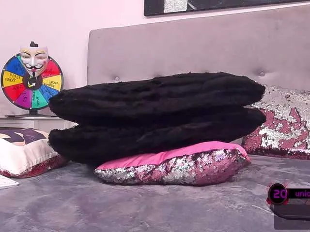 Live sex webcam photo for AngelaMyst #287940222