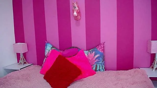 Live sex webcam photo for melanie_black_ #244684725