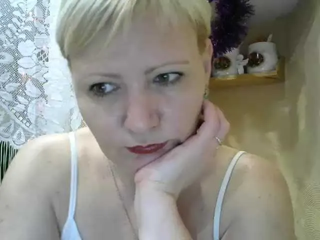 Live sex webcam photo for HelenLike #240944131