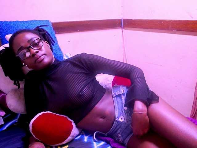 Live sex webcam photo for JahFoxy #263986389