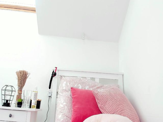 Live sex webcam photo for AshleyJohnes #256715607