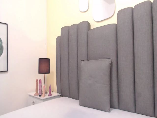 Live sex webcam photo for Sweet_luna_1 #260723509