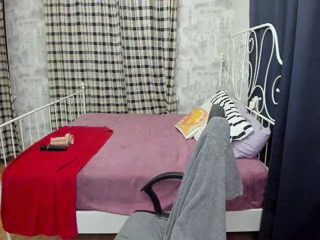 Live sex webcam photo for A11yson #255733210