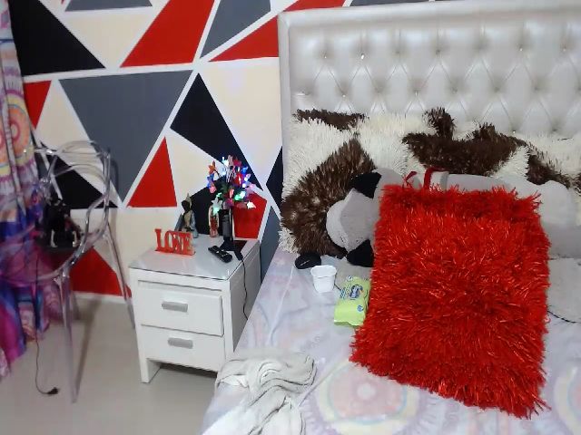 Live sex webcam photo for EsmeraldaXO #252590372