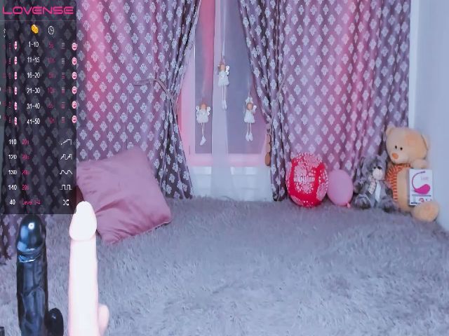 Live sex webcam photo for MadissonKiss #252989744