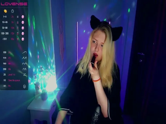 Live sex webcam photo for TinkerrBelll #257940501