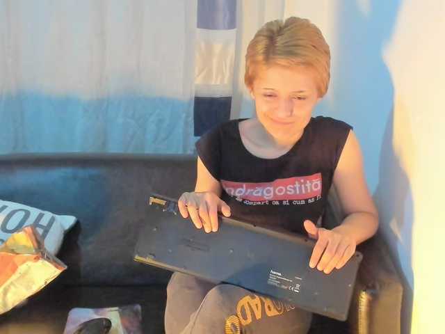 Live sex webcam photo for EllaRose29 #241591482