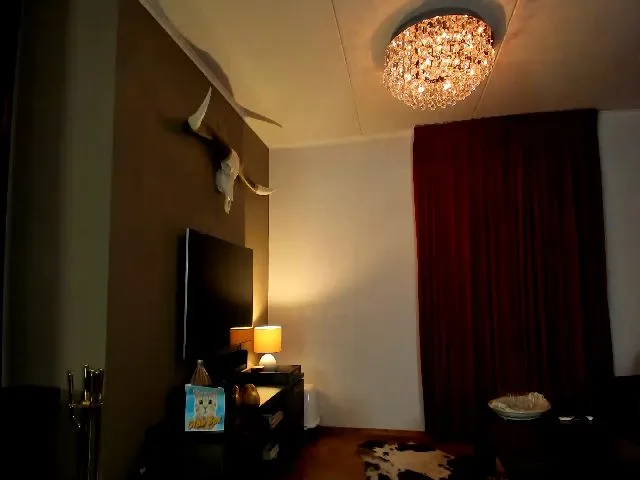 Live sex webcam photo for WildestKitten #257123909