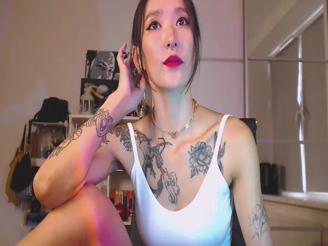 Live sex webcam photo for KellyAsian #256228512