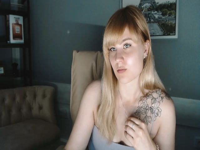 Live sex webcam photo for AdelinaBlondy #262520334