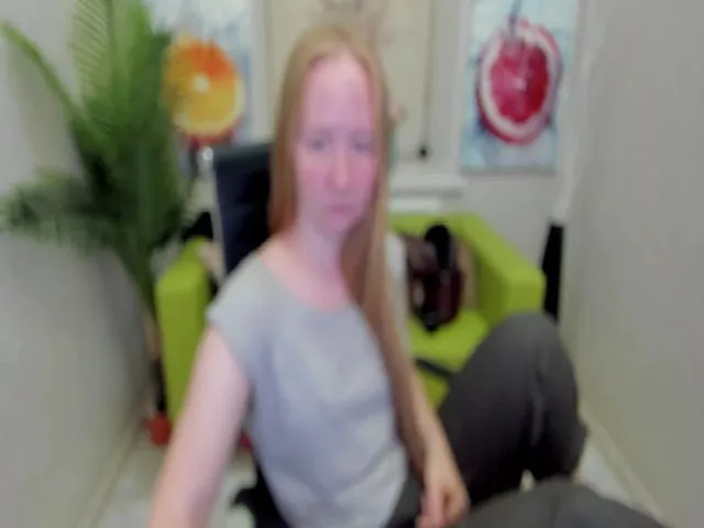Live sex webcam photo for StunningKelly #258010734