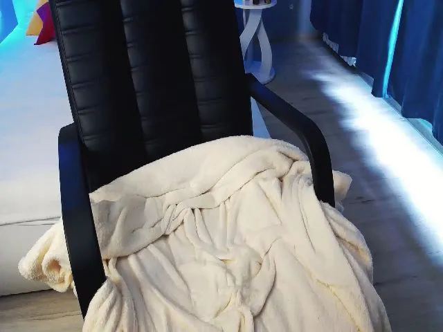 Live sex webcam photo for VictoriaJamy #264294575