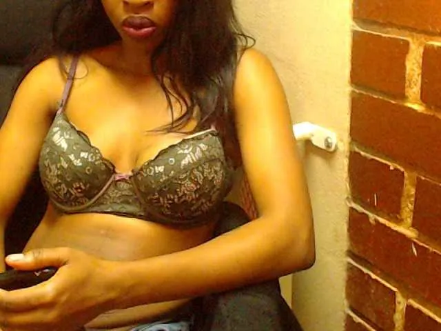 Live sex webcam photo for MilkySlender #246423574