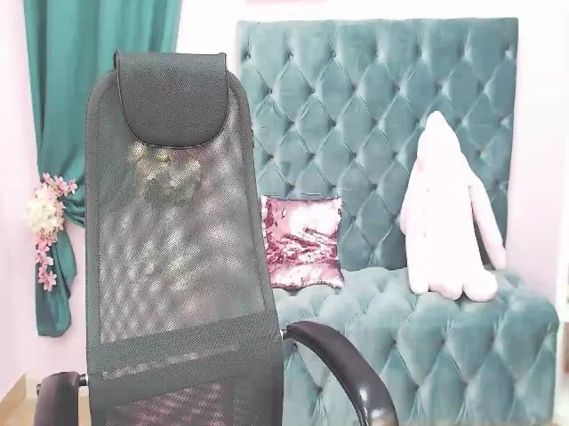 Live sex webcam photo for amyjune01 #257701917