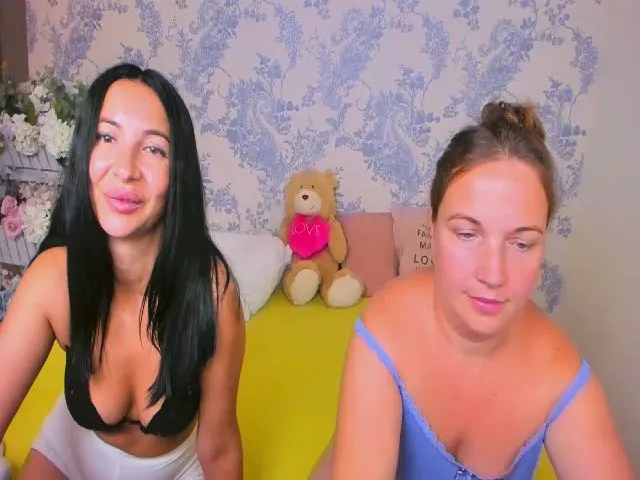 Live sex webcam photo for NikaRysa #255752465