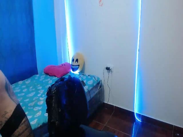 Live sex webcam photo for Hot_skinny_ #260881192