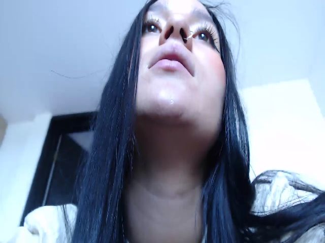 Live sex webcam photo for Angie_05 #255676004