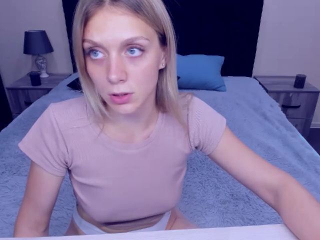 Live sex webcam photo for MeganKind #255632085