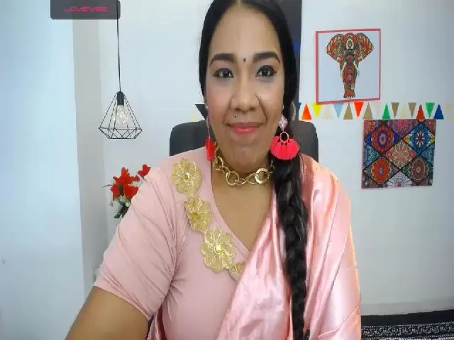 Live sex webcam photo for IndianMama #258632835