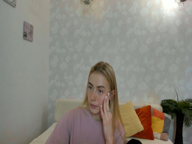 Live sex webcam photo for MissisRexa #260628948