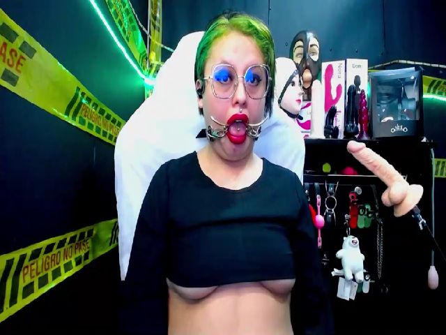 Live sex webcam photo for Rubi_slave #263571932