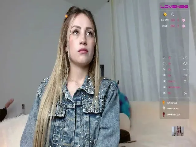 Live sex webcam photo for SamantaCollen #254304458