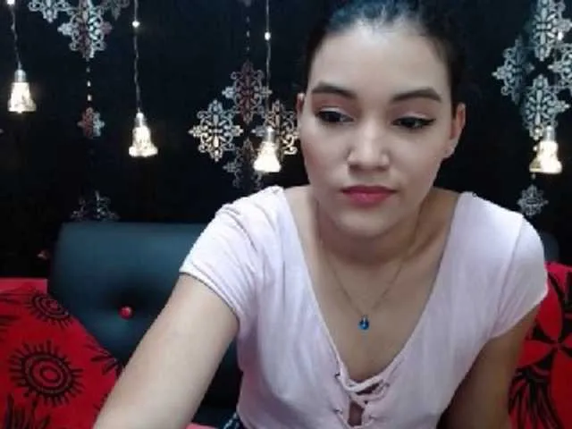 Live sex webcam photo for vikyroxe #241232204