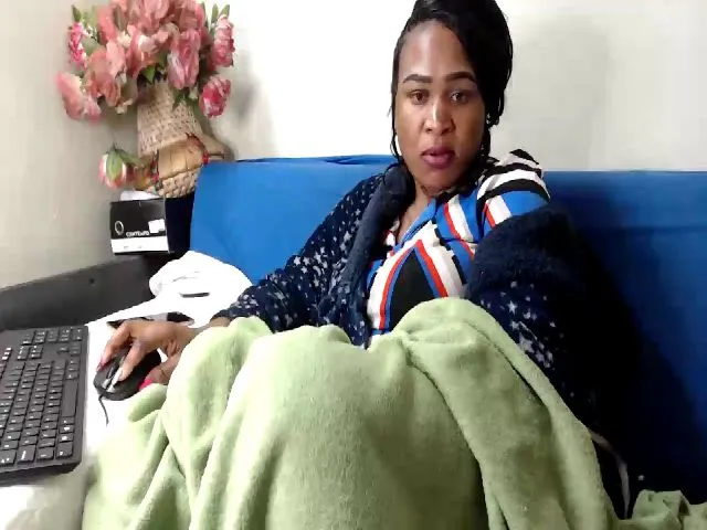 Live sex webcam photo for AngelEbony21 #257282090