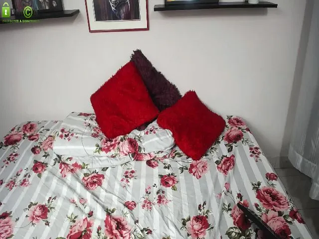 Live sex webcam photo for Bluefire_28 #253941412