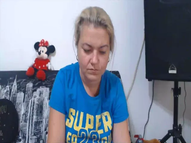 Live sex webcam photo for Softhottmilf #256183737