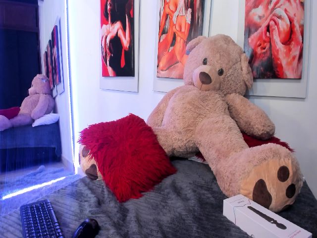 Live sex webcam photo for Sophia_Ferrer #252877341