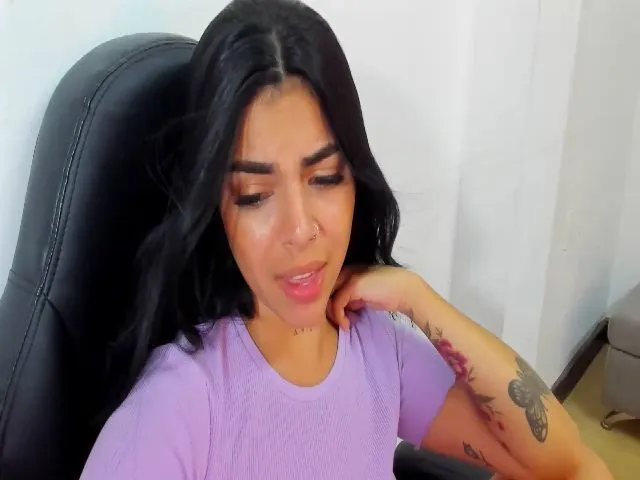 Live sex webcam photo for Miss_kim18 #260334307