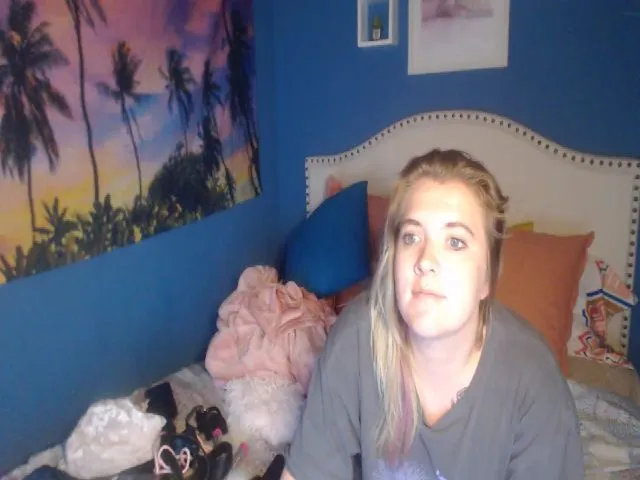 Live sex webcam photo for SnowWhiteXxxx #253629275