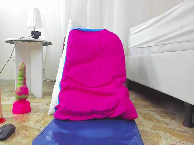 Live sex webcam photo for Malu_horny #253431080