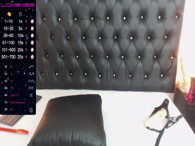 Live sex webcam photo for Shantal_19 #254652939