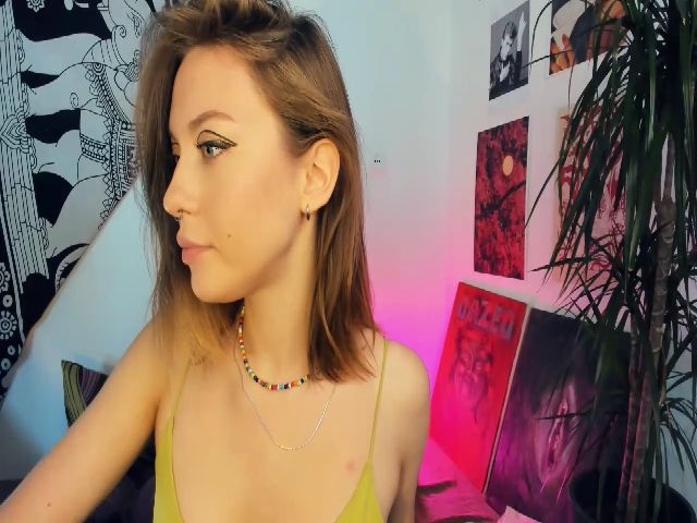 Live sex webcam photo for Aliceum #261994131