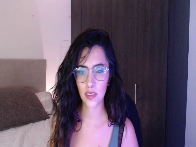 Live sex webcam photo for Amelie_moon_ #254306285