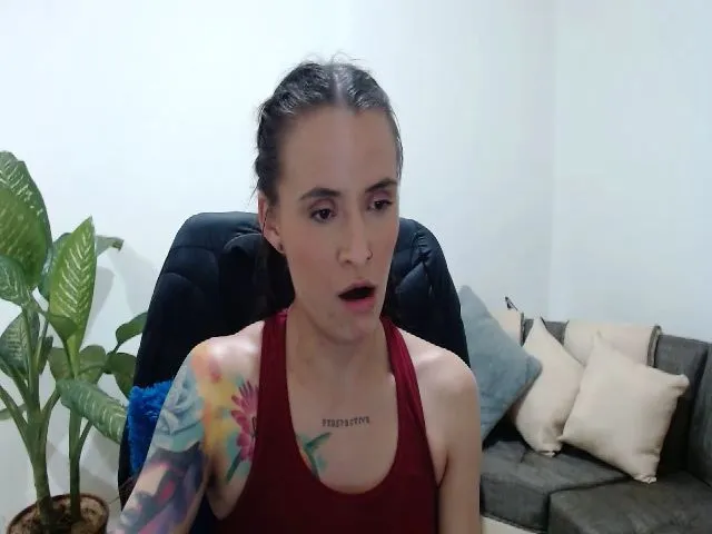 Live sex webcam photo for Avaa22_ #259711577