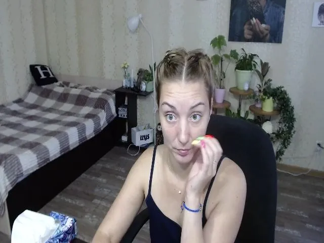 Live sex webcam photo for Emi_lywild #261204645
