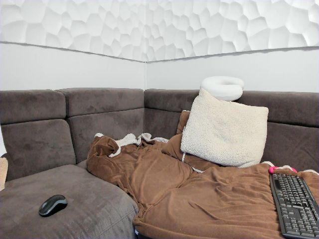 Live sex webcam photo for SecretDesire0 #260363381