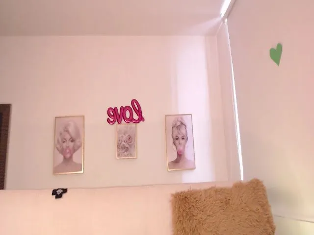 Live sex webcam photo for Annie_es #253449209