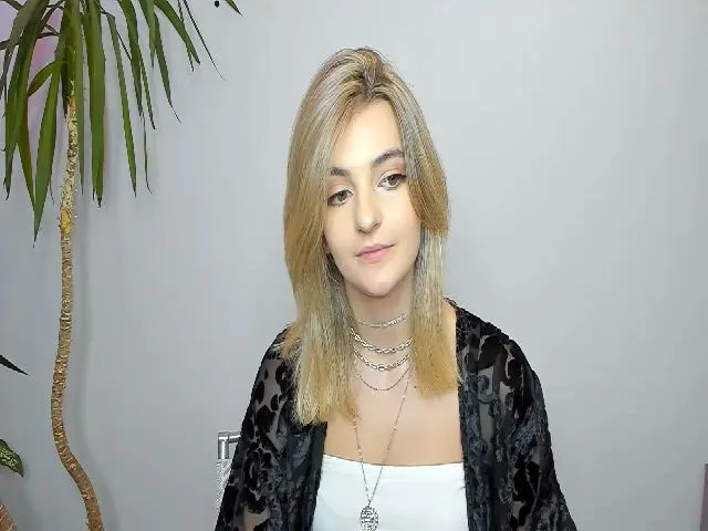 Live sex webcam photo for HelelGretta #263271363