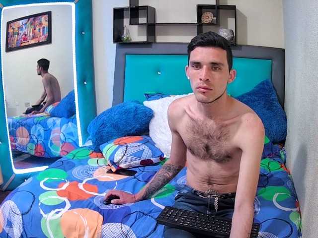 Live sex webcam photo for Carolinee-Fox #250734982