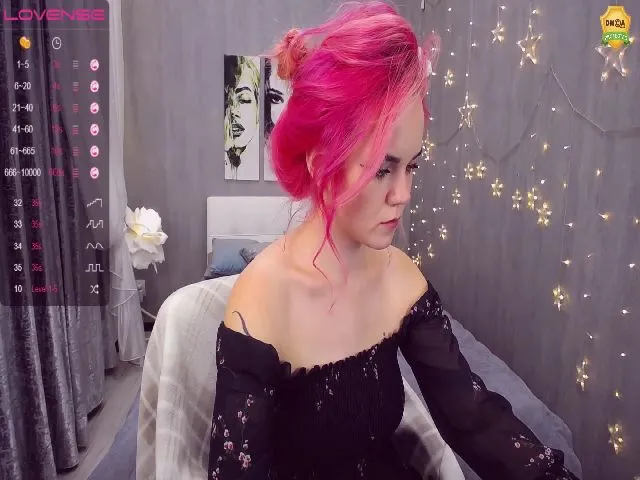 Live sex webcam photo for KerryBlair #255582422